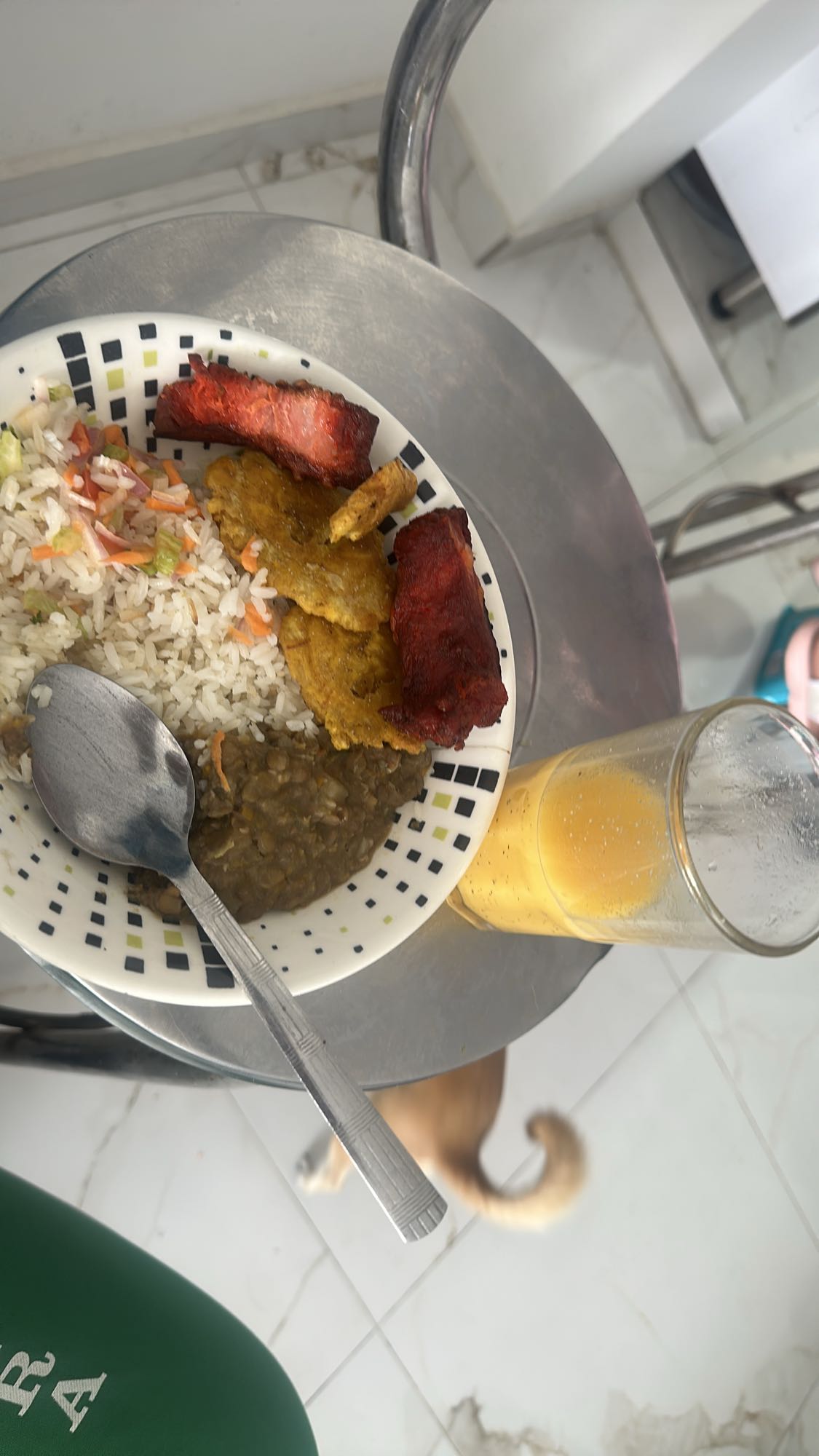 Arroz con carne y jugo