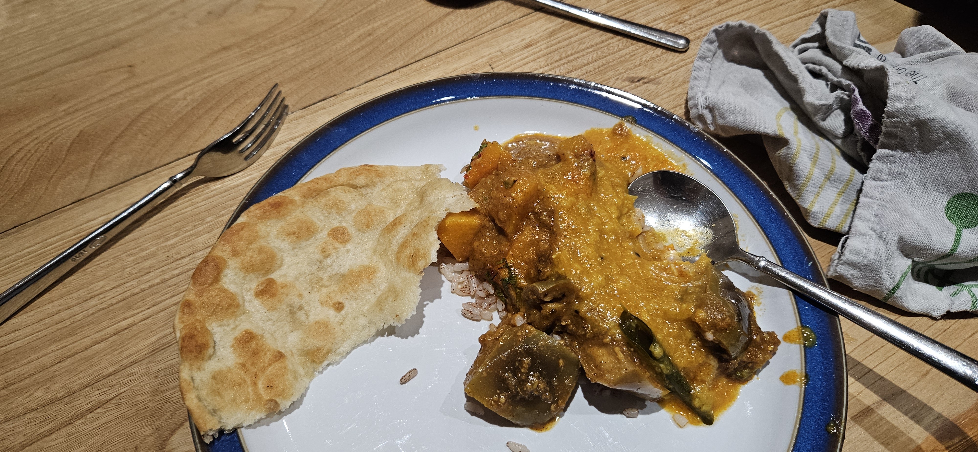 Vegetable curry with naan