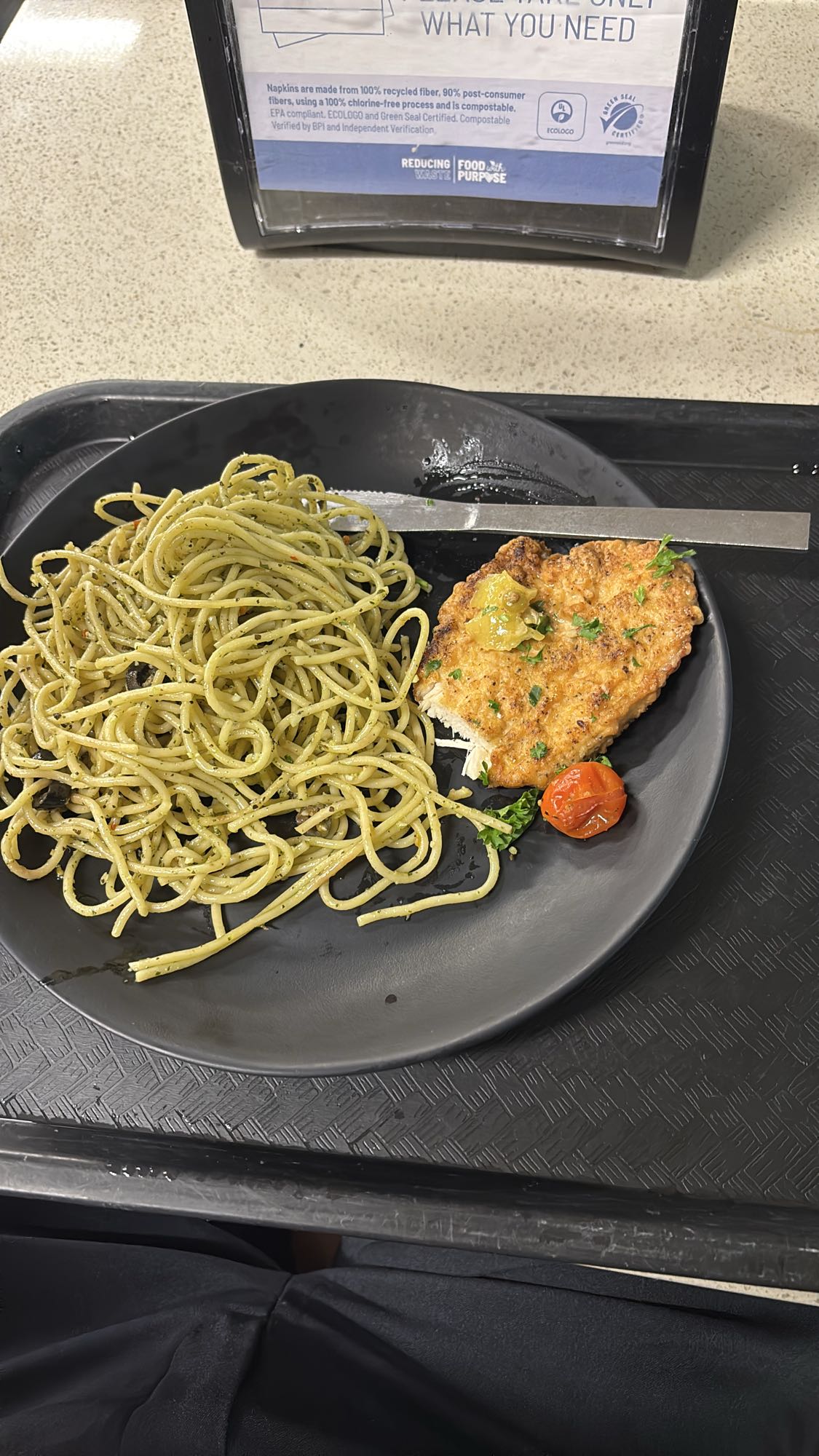 Pasta con pollo empanizado