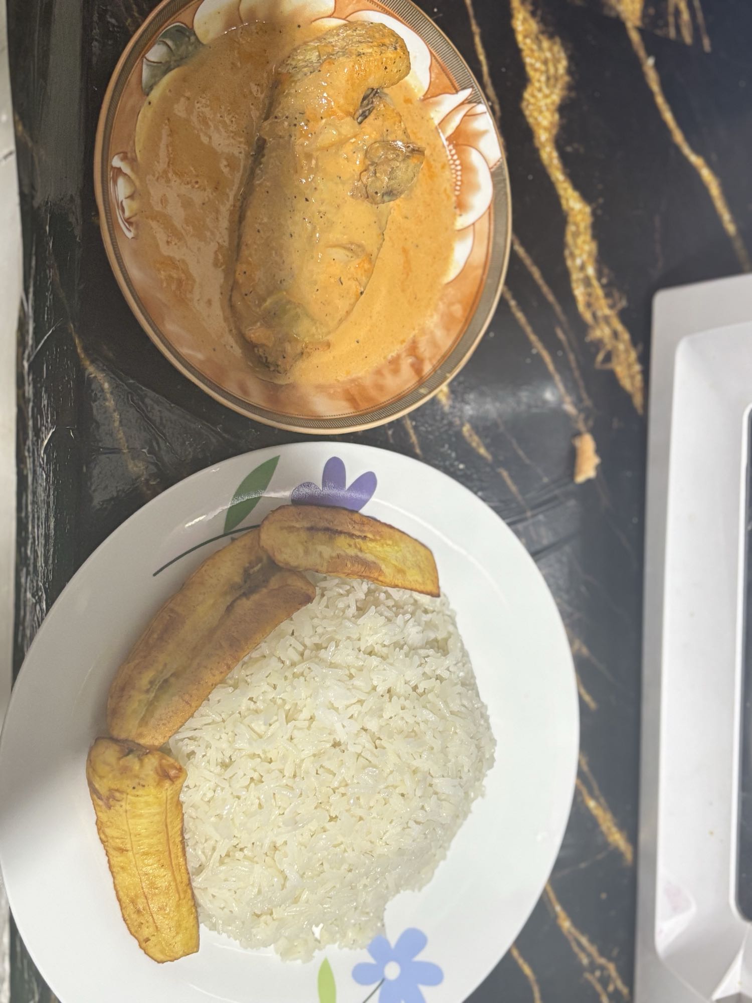 Arroz con plátano y pollo