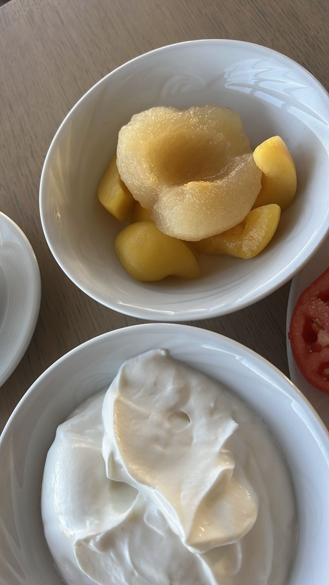 brzoskwinie z jogurtem