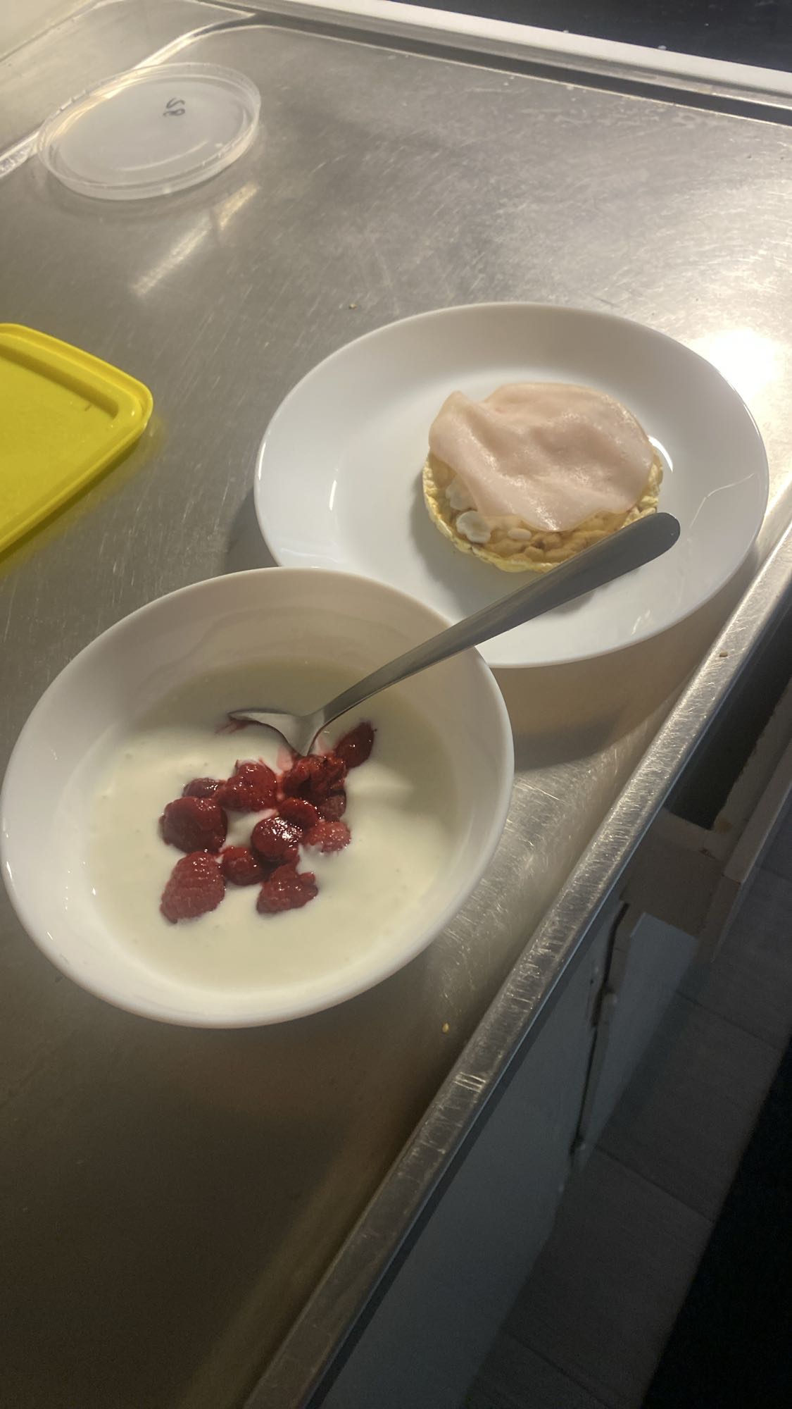 Lättfil med hallon och quinoamajskaka