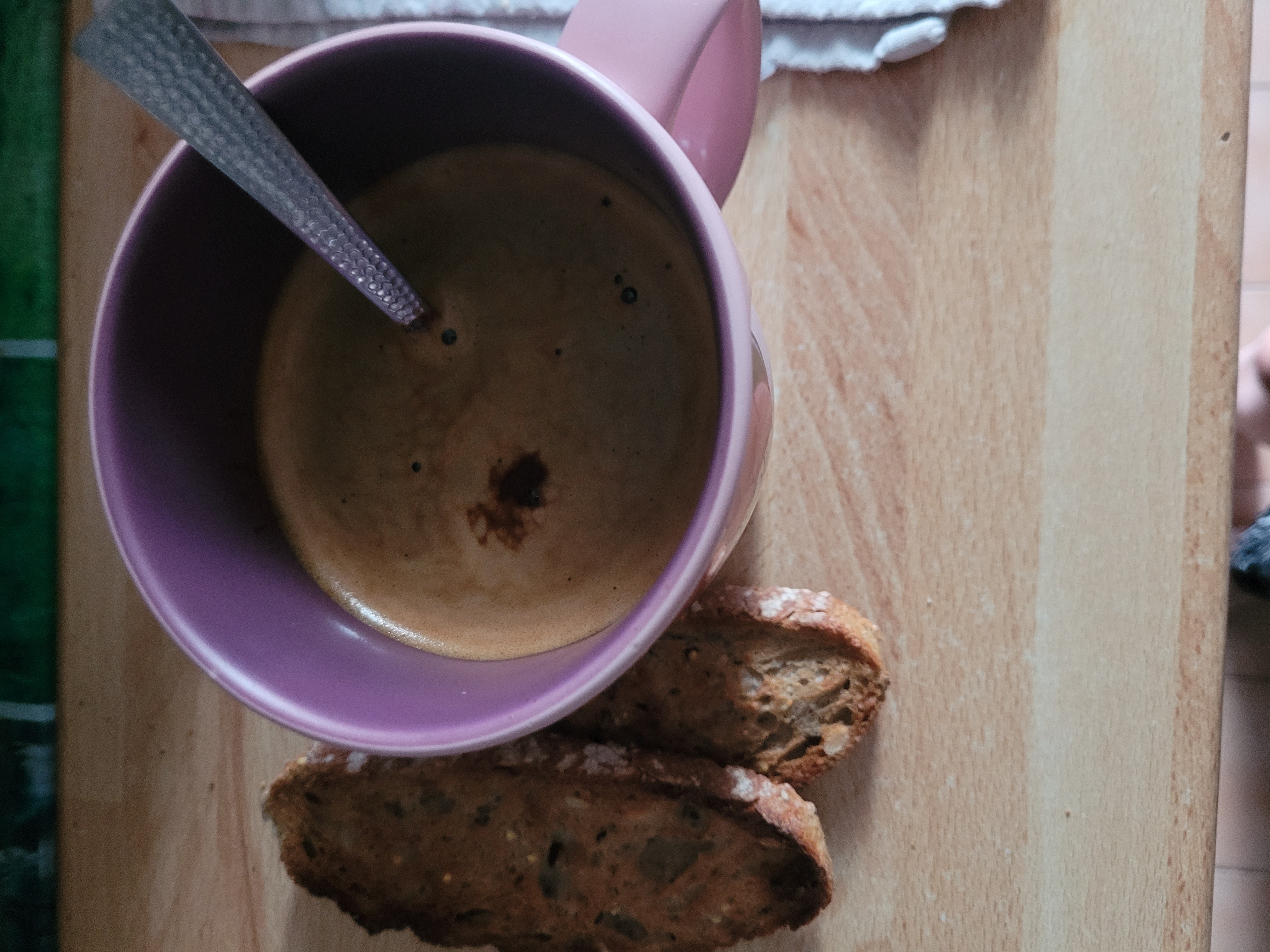 Café et pain aux céréales