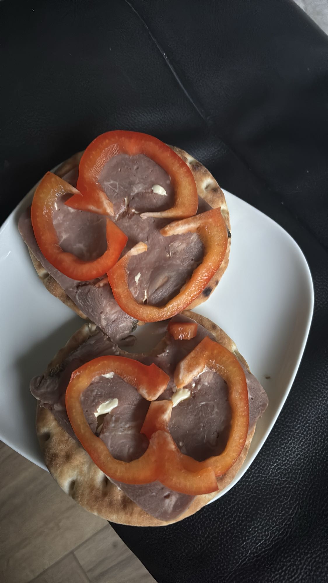 Polarbrød med kalverull og paprika majones