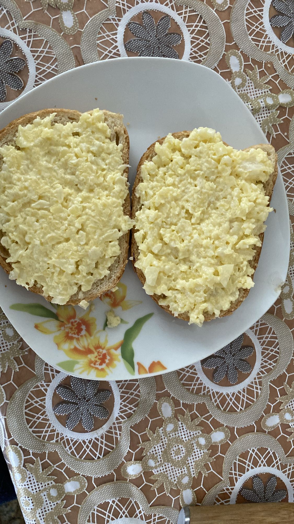 Sandviș cu ou și maioneză