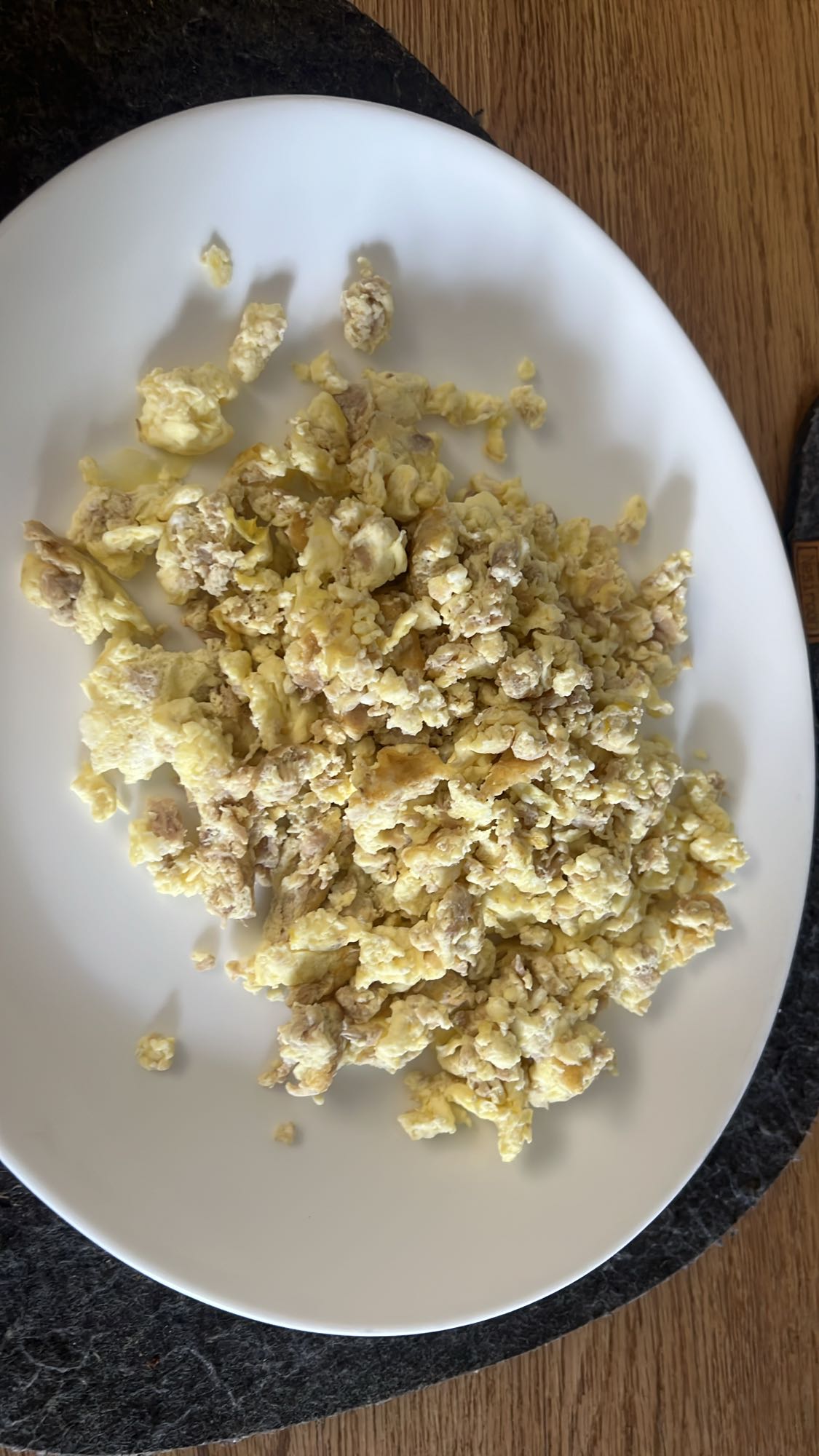 Scrambled eggs with tuna