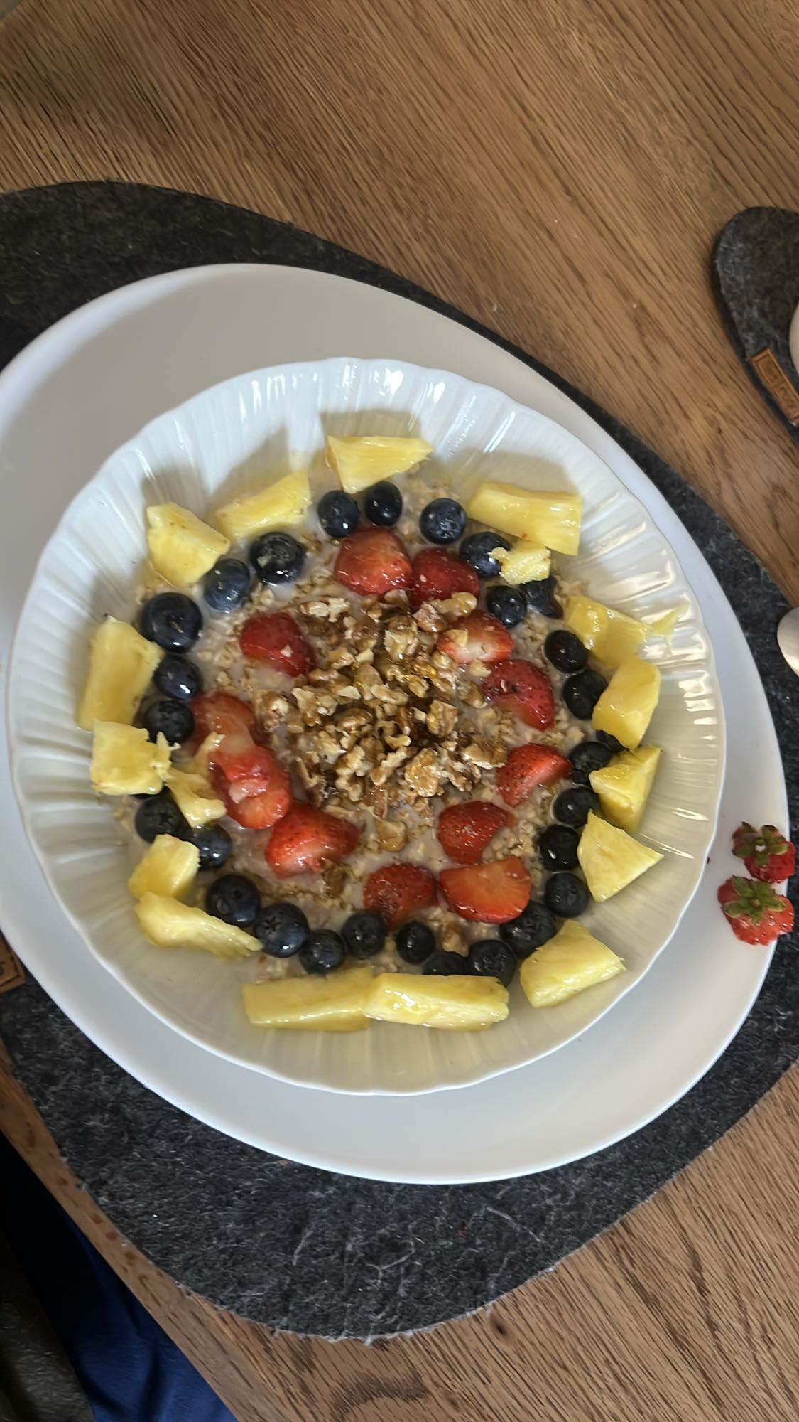 Fruchtiges Haferfrühstück