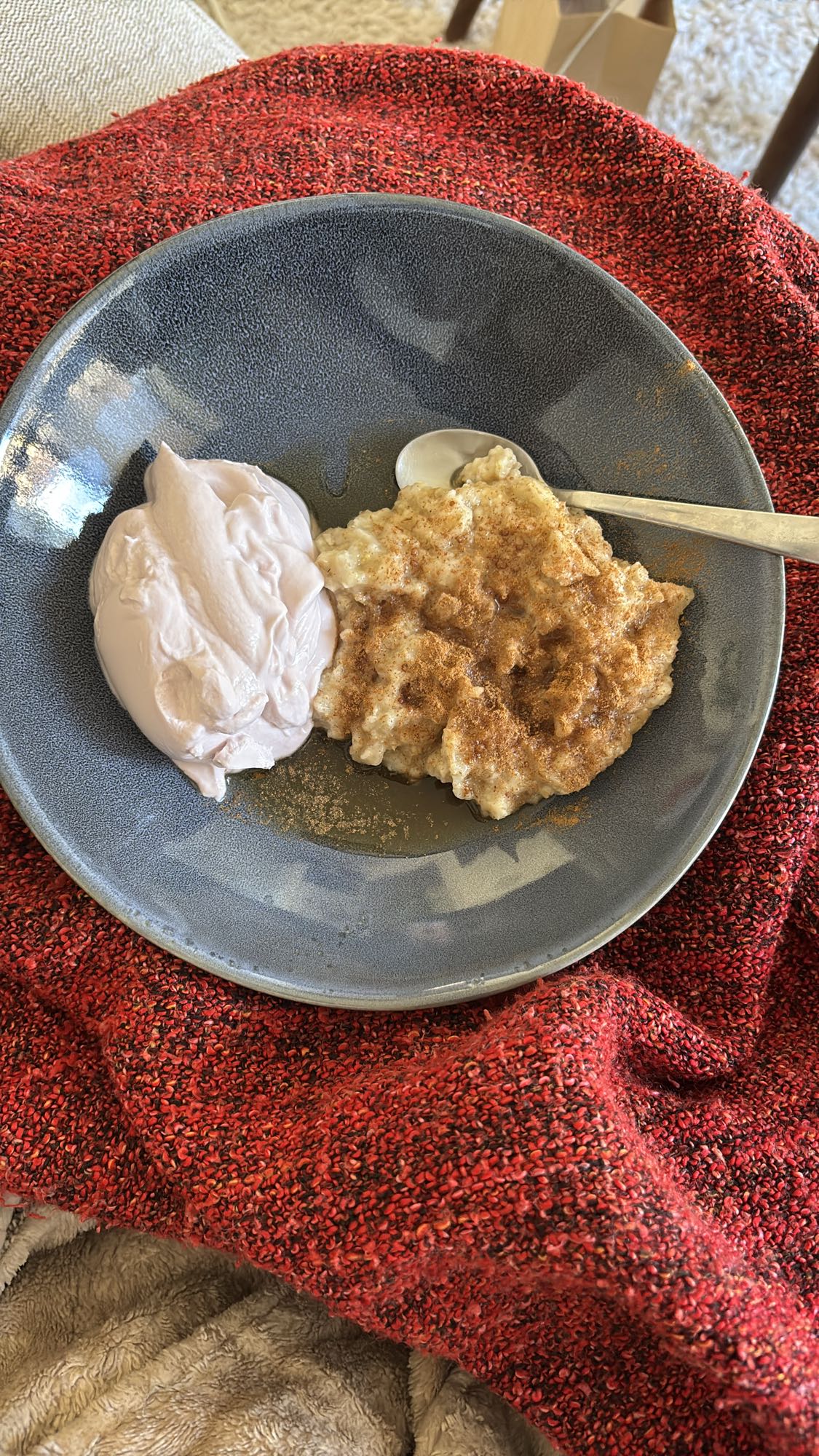 Havregrynsgröt med yoghurt