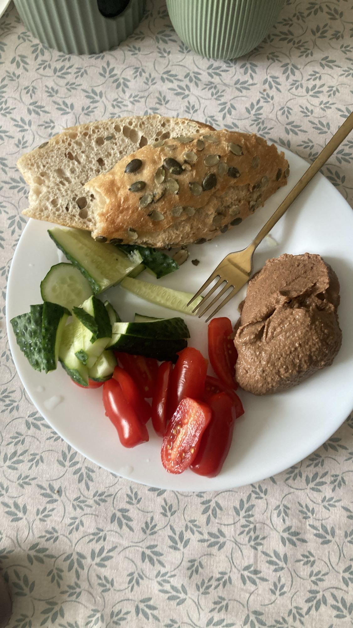 Seed bread with veggies