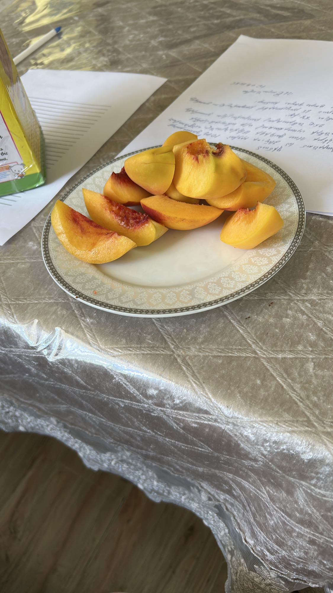 нарезанный персик