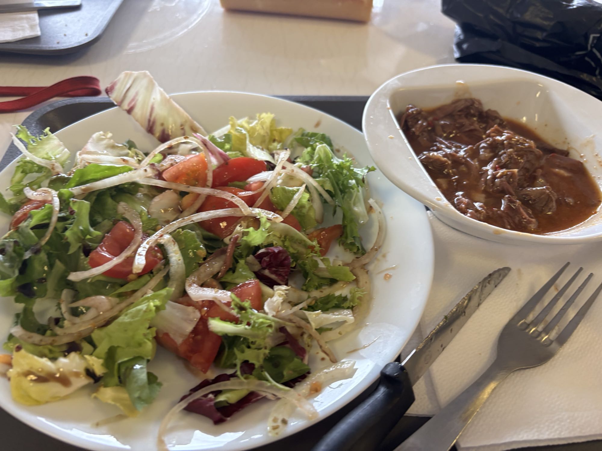 Salade et boeuf mijoté