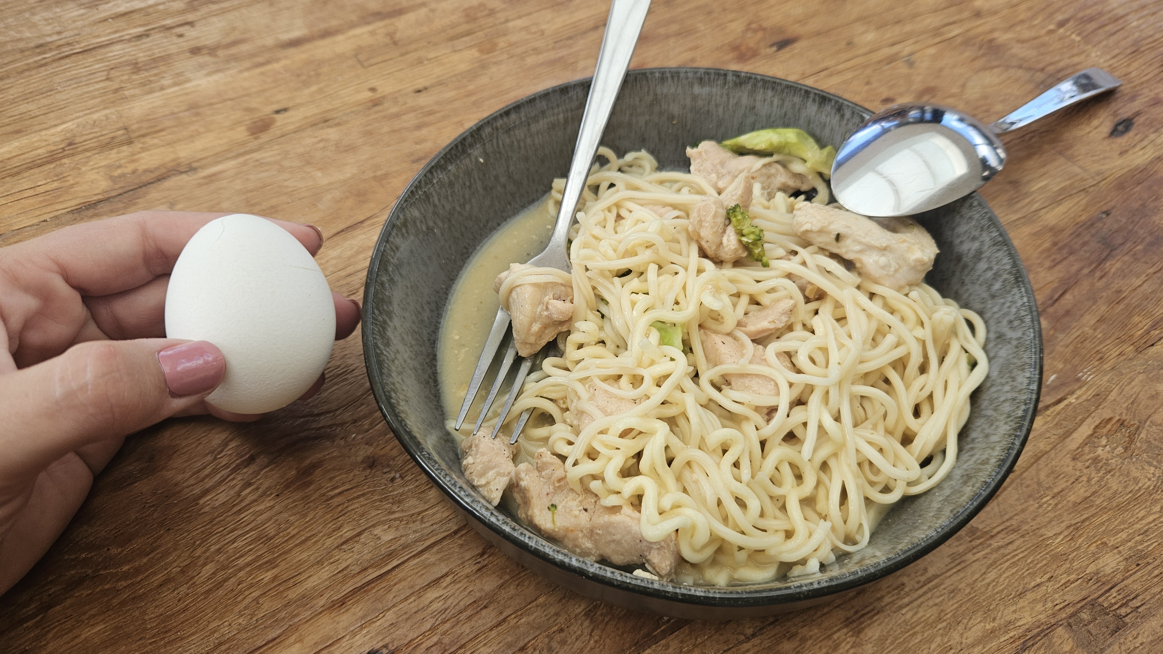 Kip noedelsoep met ei