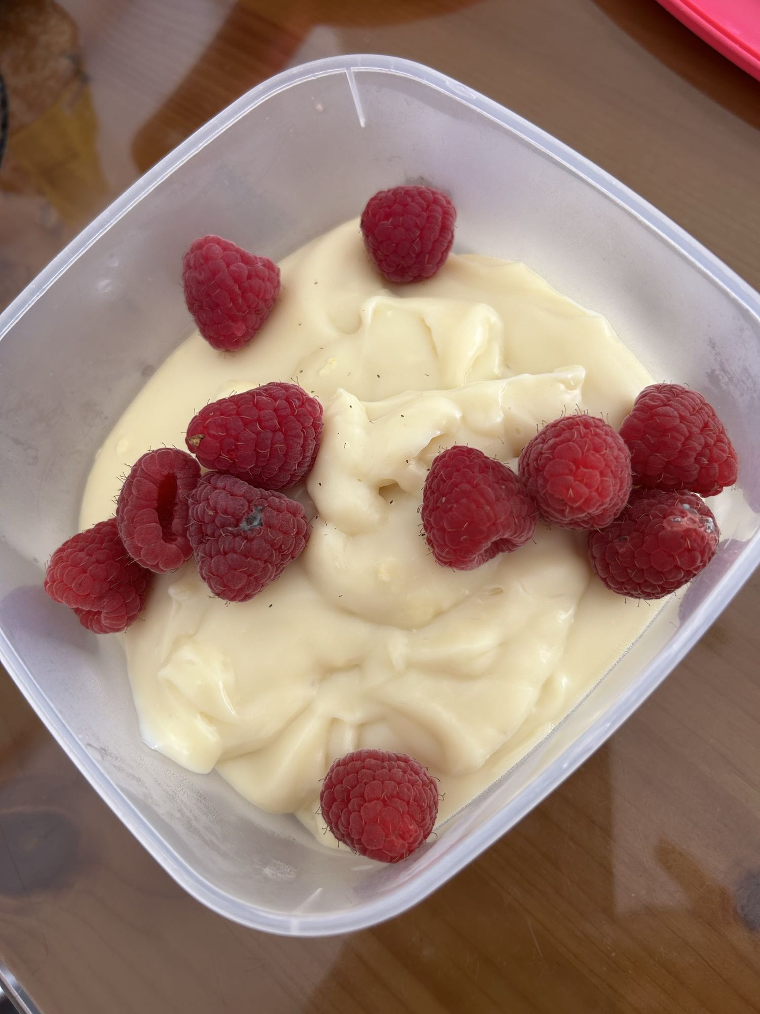 Budincă proteică cu zmeură