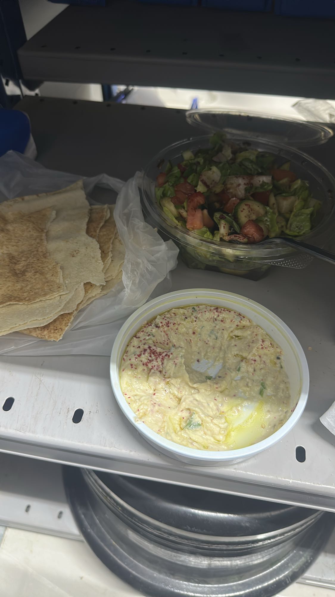 Hummus with salad & bread