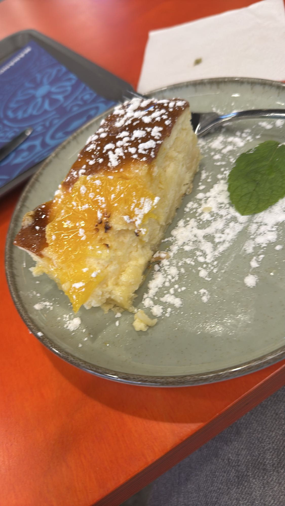 Prăjitură cu brânză și fructe