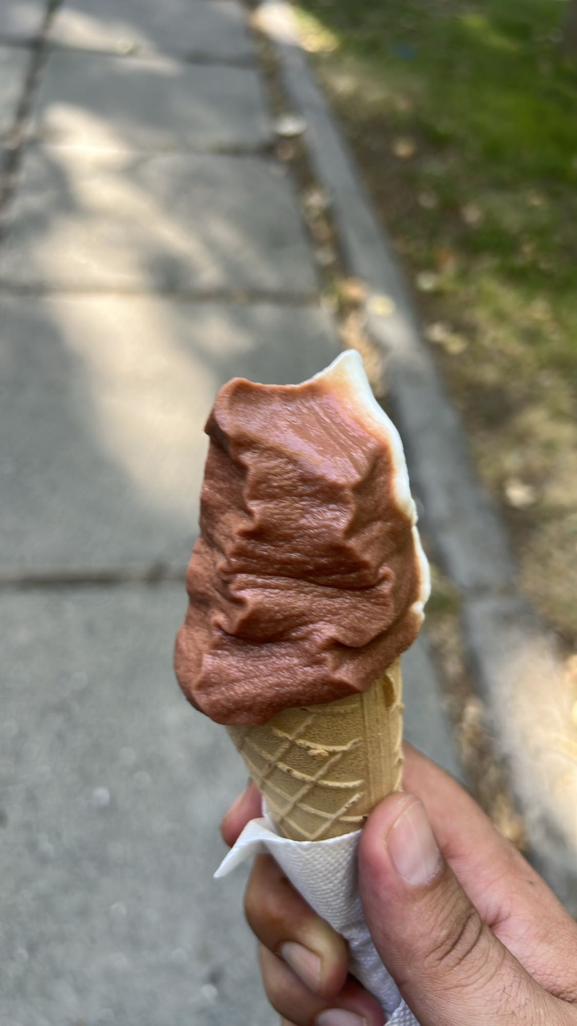 շոկոլադե պաղպաղակ կոնուսով