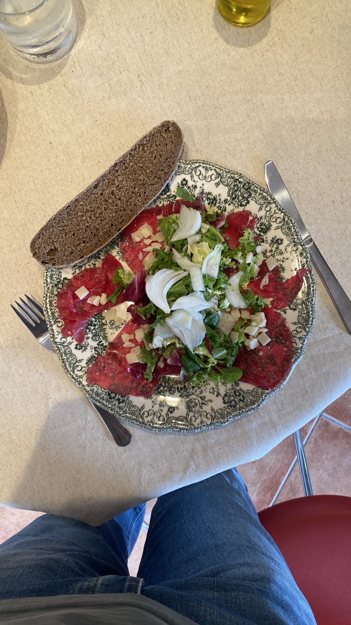 Carpaccio amb pa integral