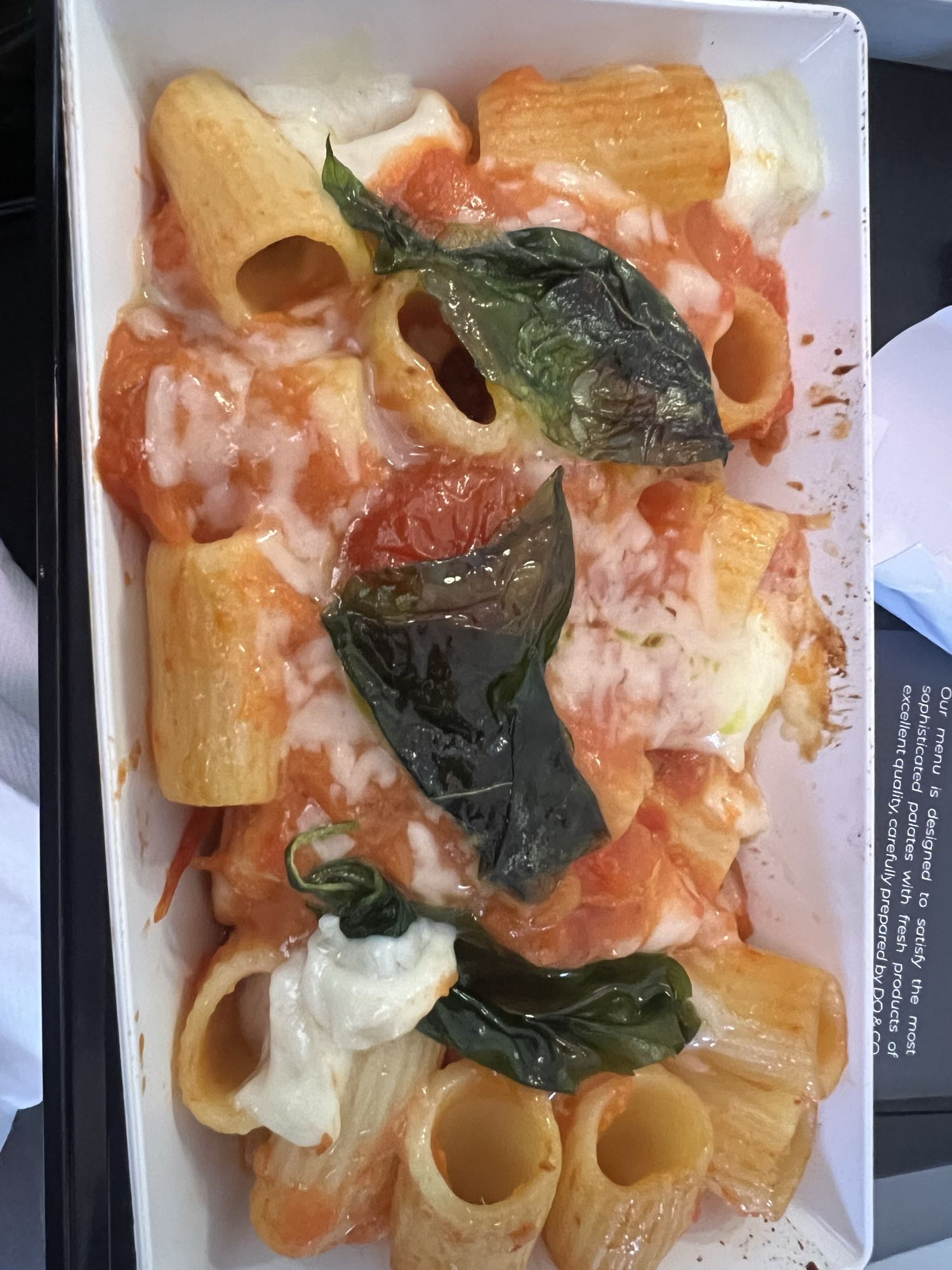 Pasta con tomate y queso