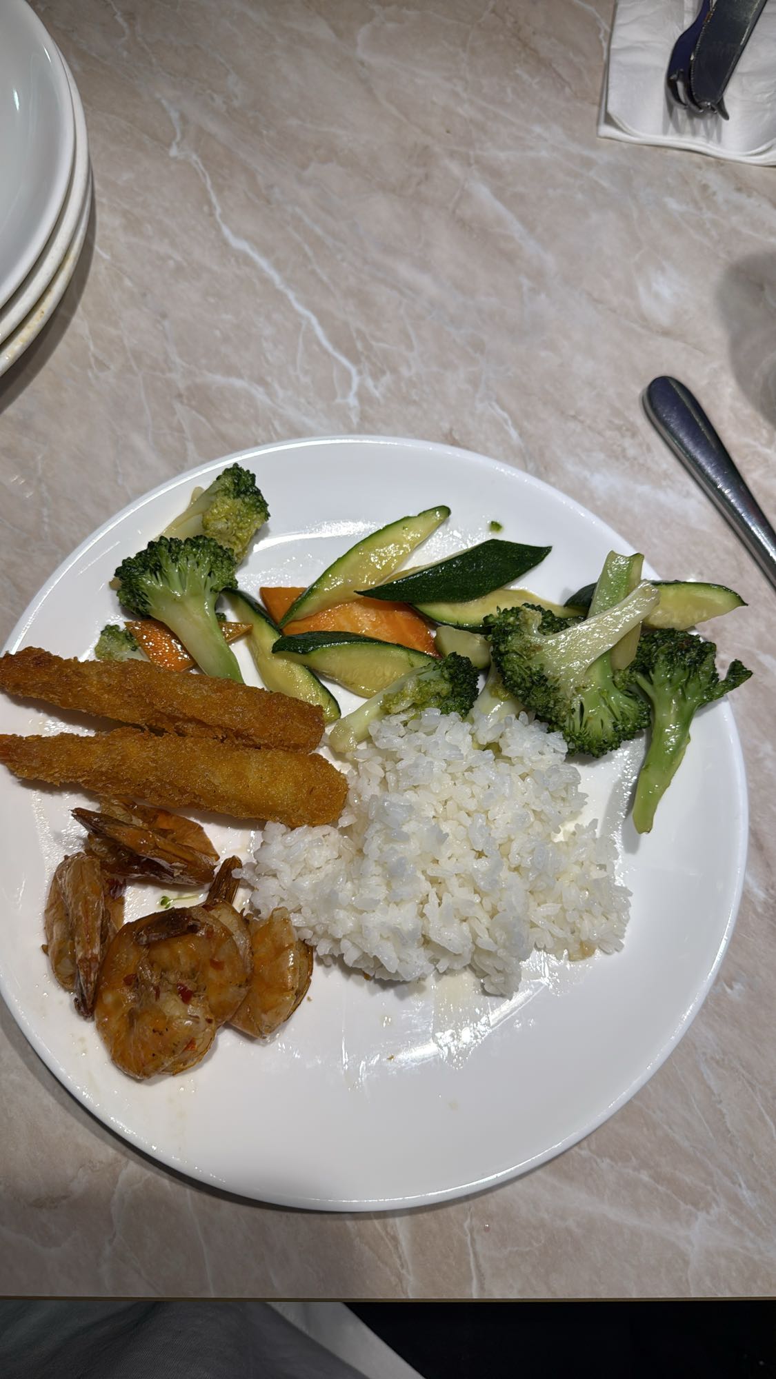 Creveți cu orez și legume