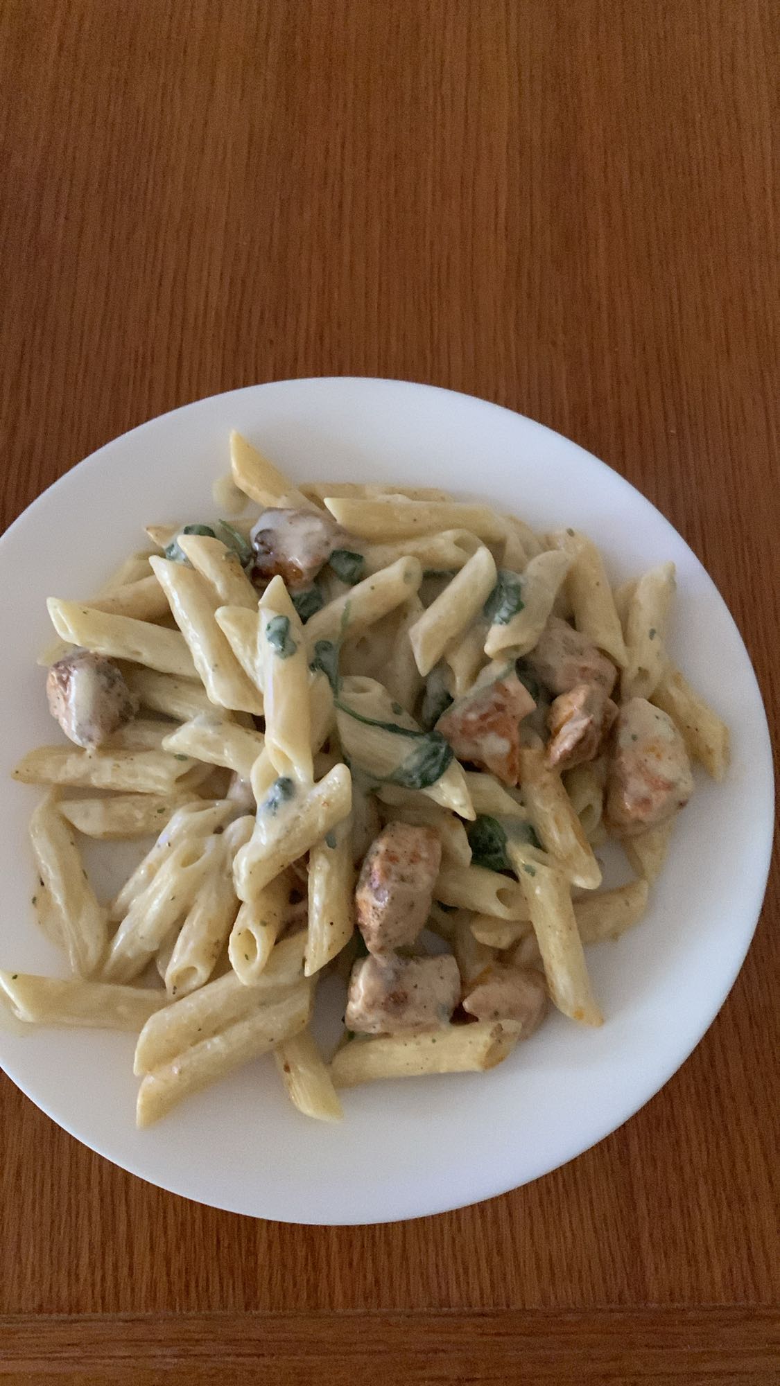 makaron z kurczakiem w sosie śmietanowym