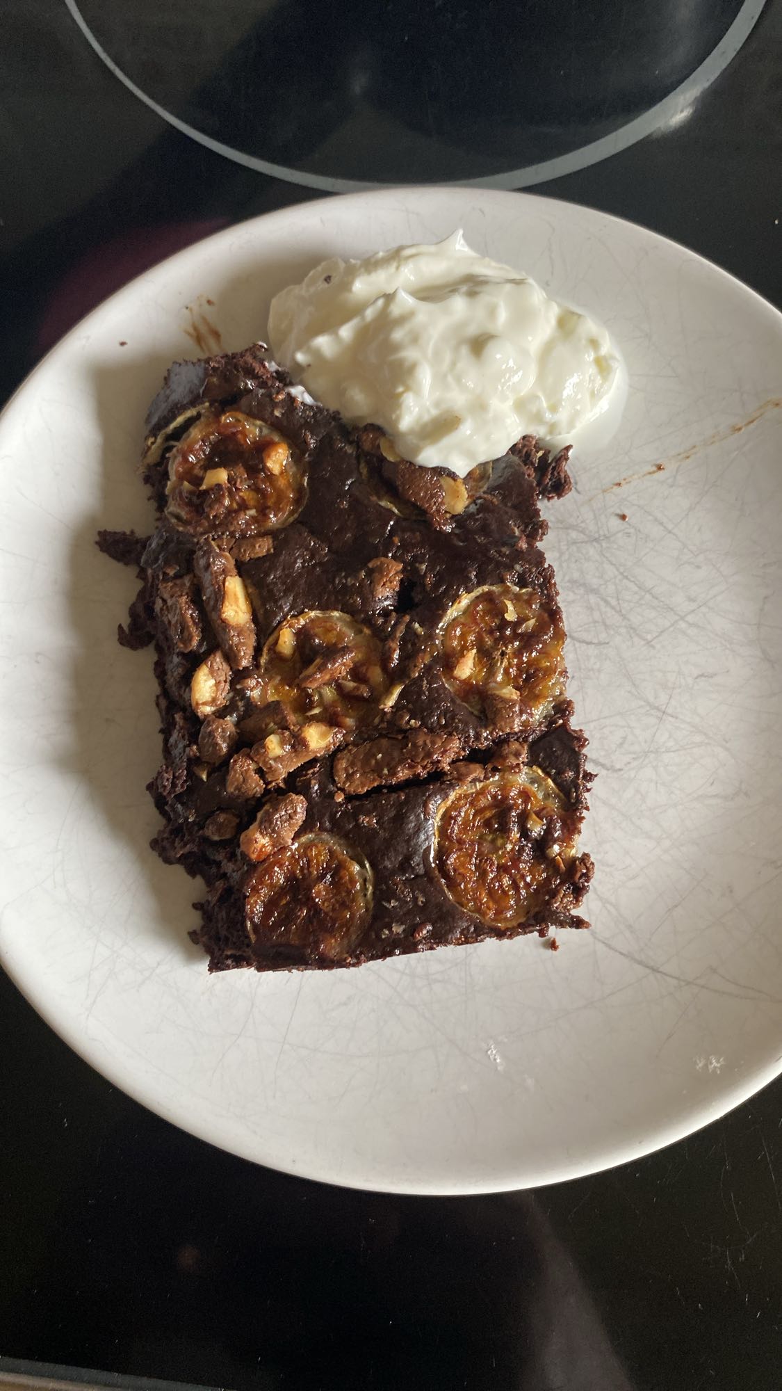 plátano con huevo, yogur y chocolate con leche