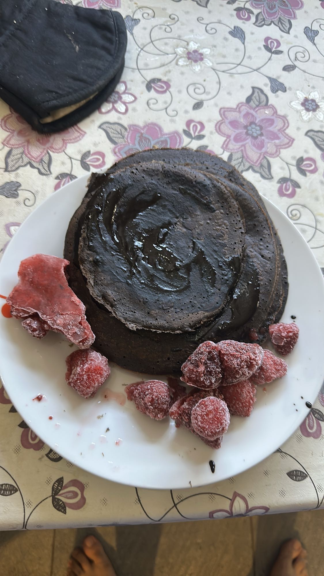 Chocolate Pancakes & Berries (No Sugar)