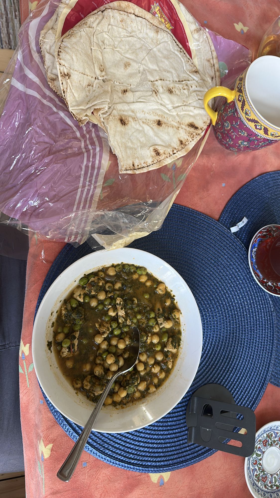 Kikärtsgryta med bröd