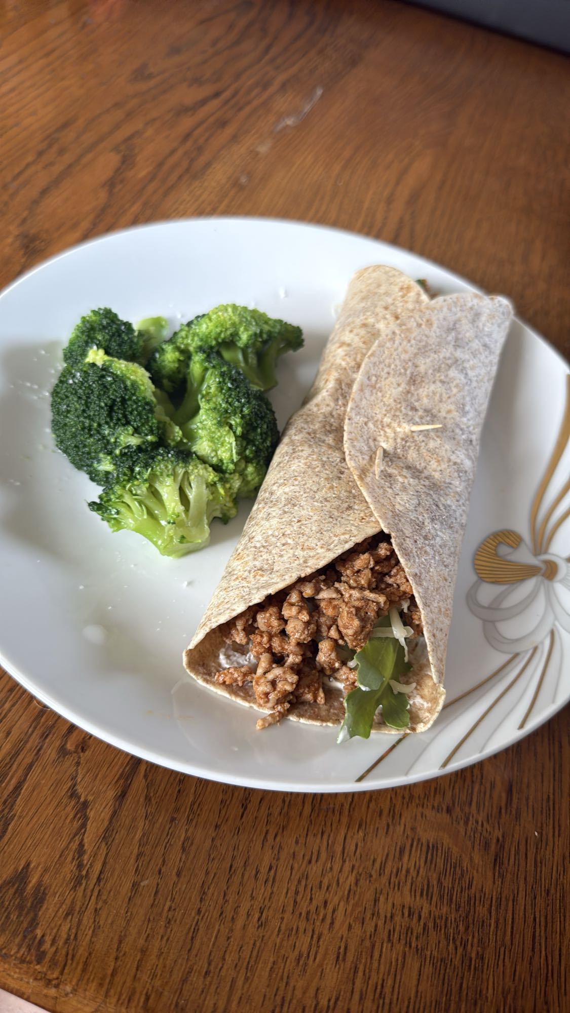 Beef wrap with broccoli