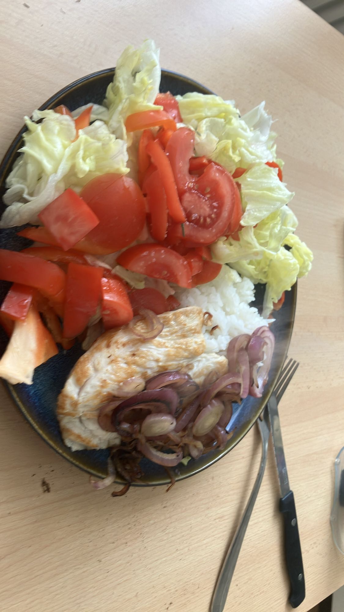 Frango grelhado com salada