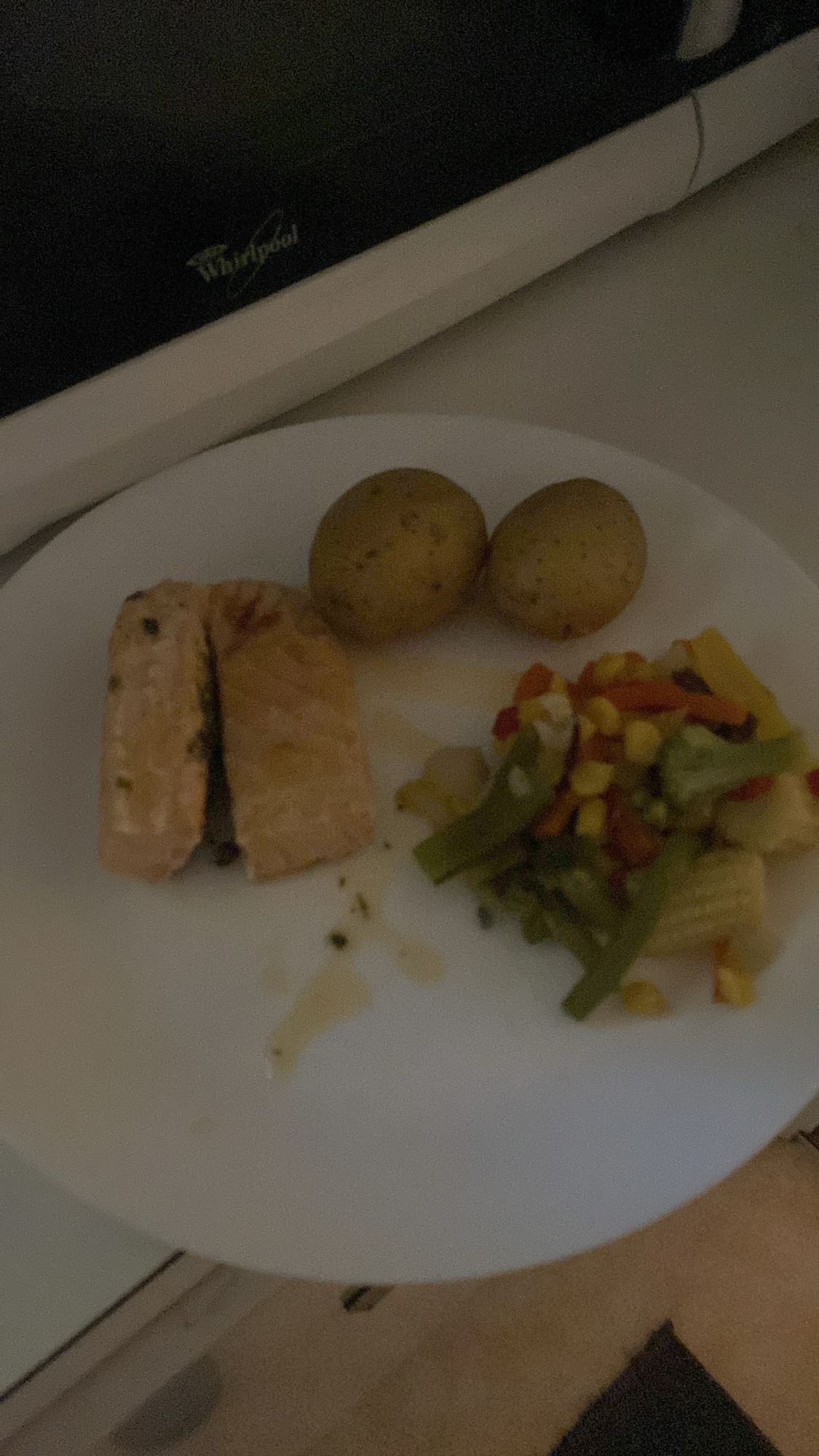 Lax med potatis och grönsaker