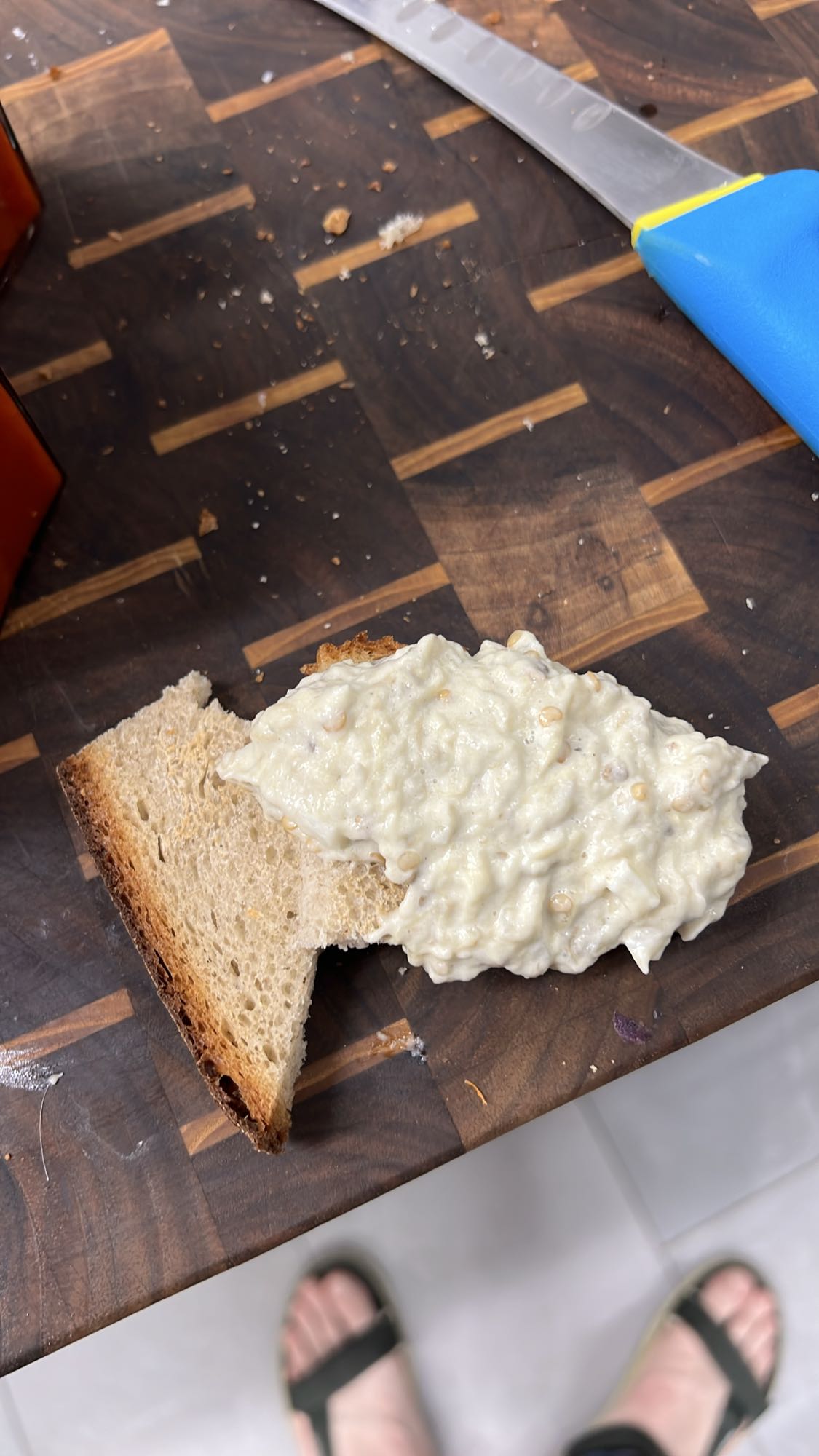 Pâine cu salată de vinete