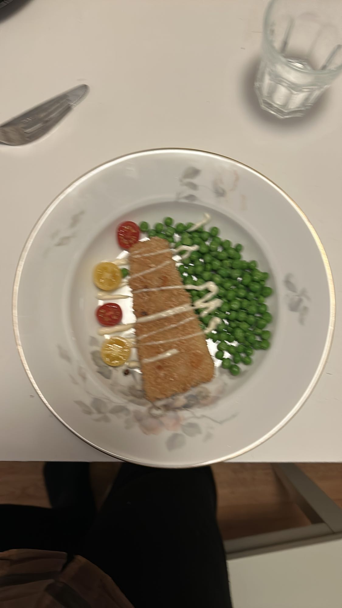 Fiskpinne med ärtor