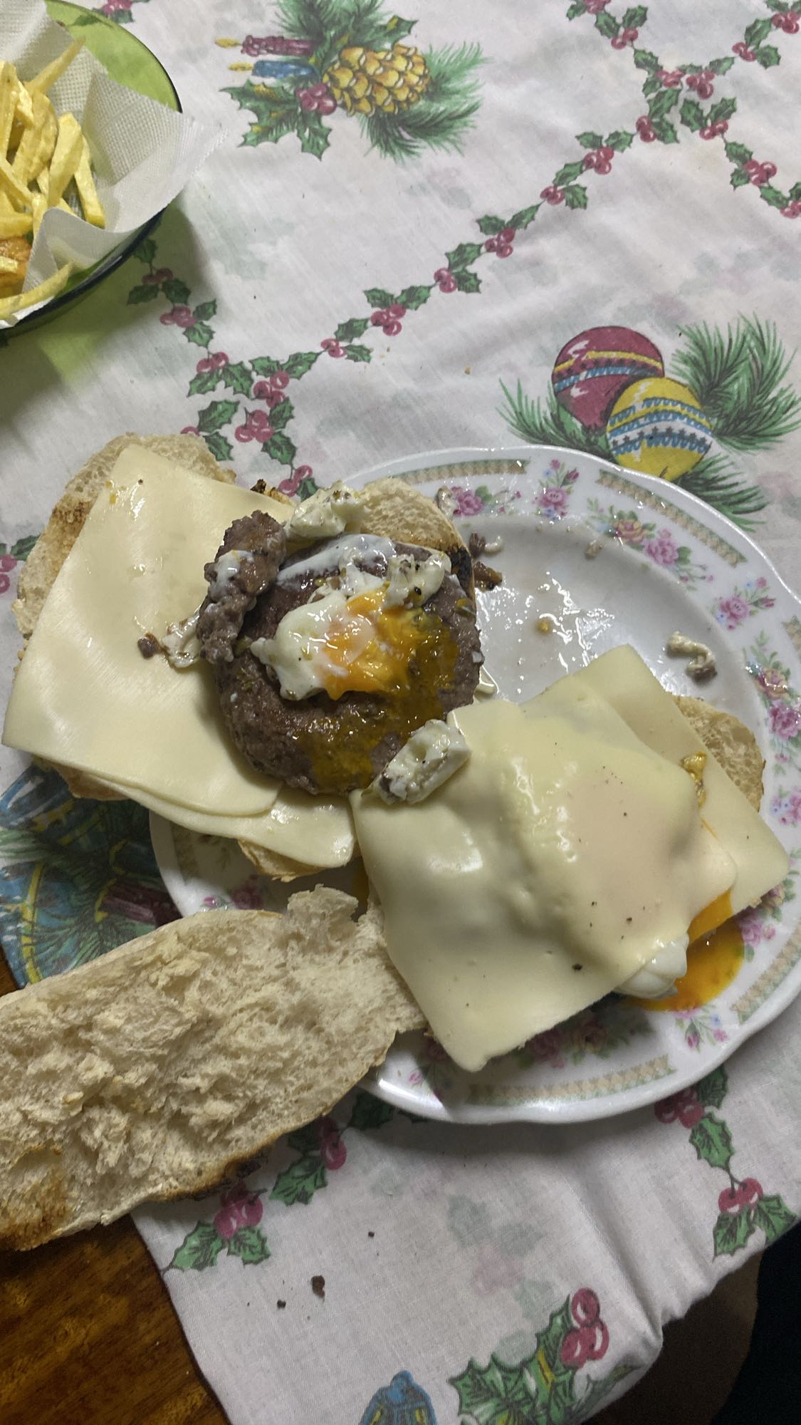 Sanduíche de hambúrguer com ovo