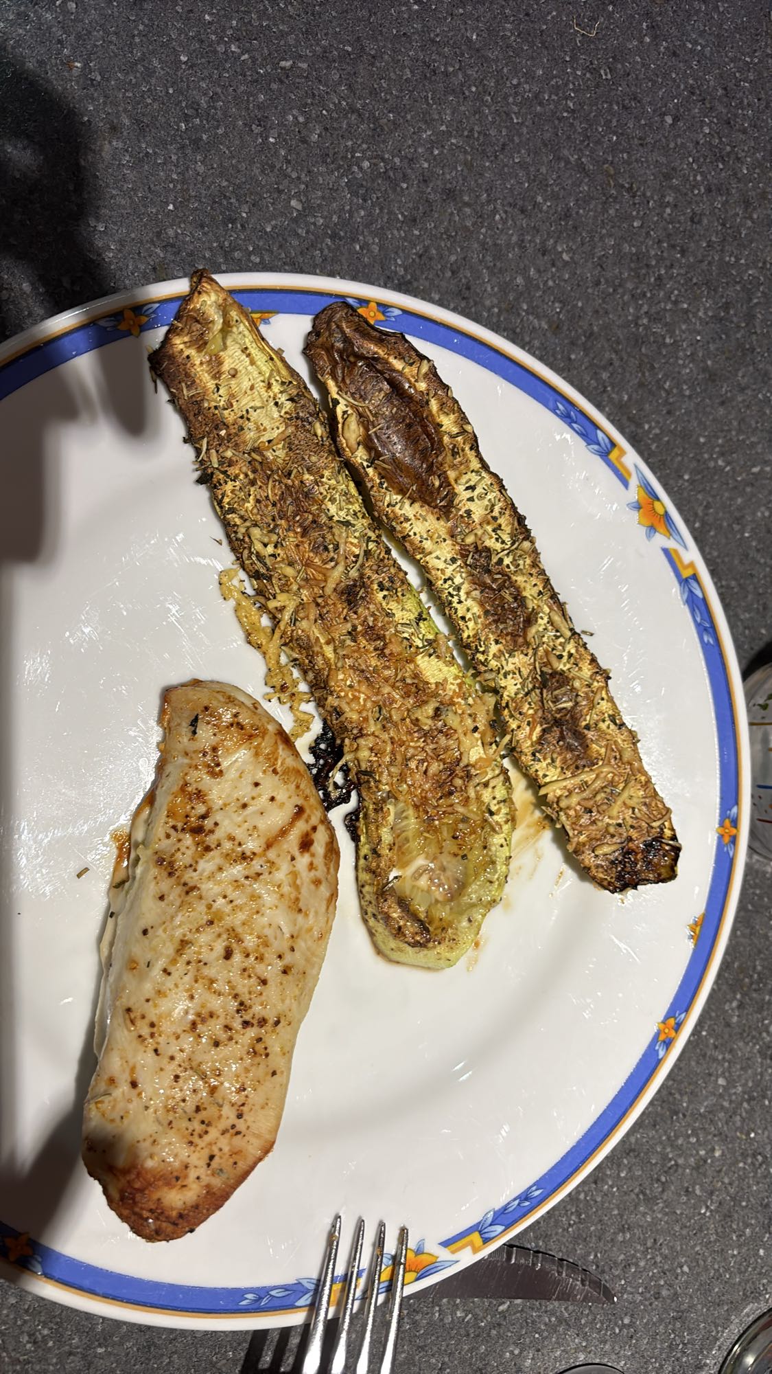 Poulet et courgettes grillées