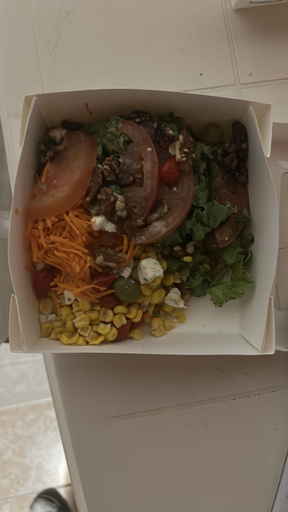 Salade aux noix et légumes