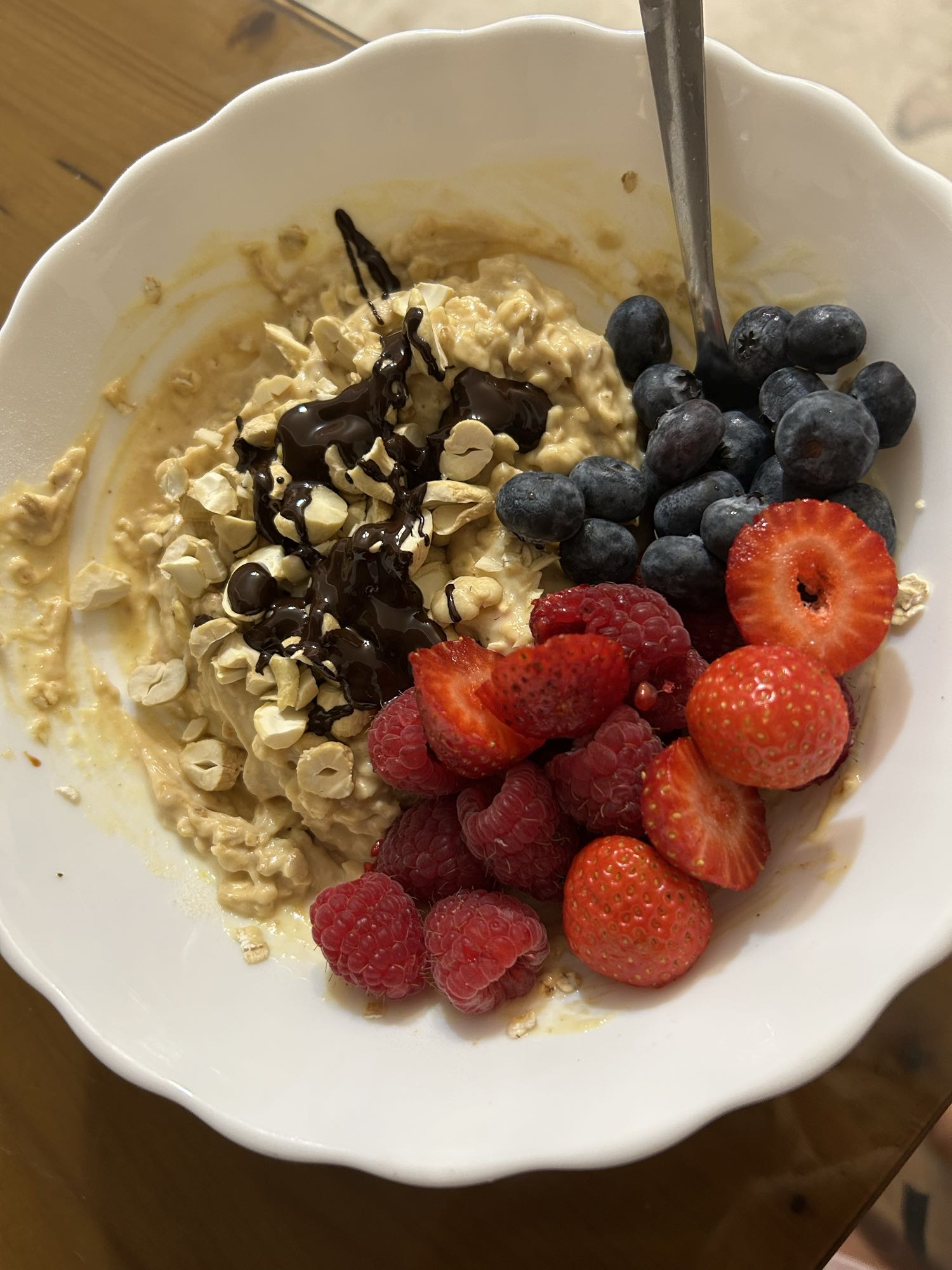 Mic dejun proteic cu iaurt, ovăz și fructe