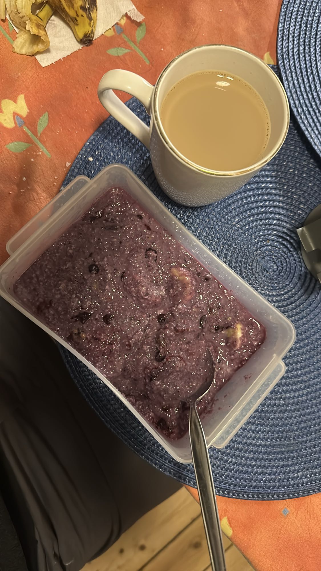 Blåbärsgröt med kaffe