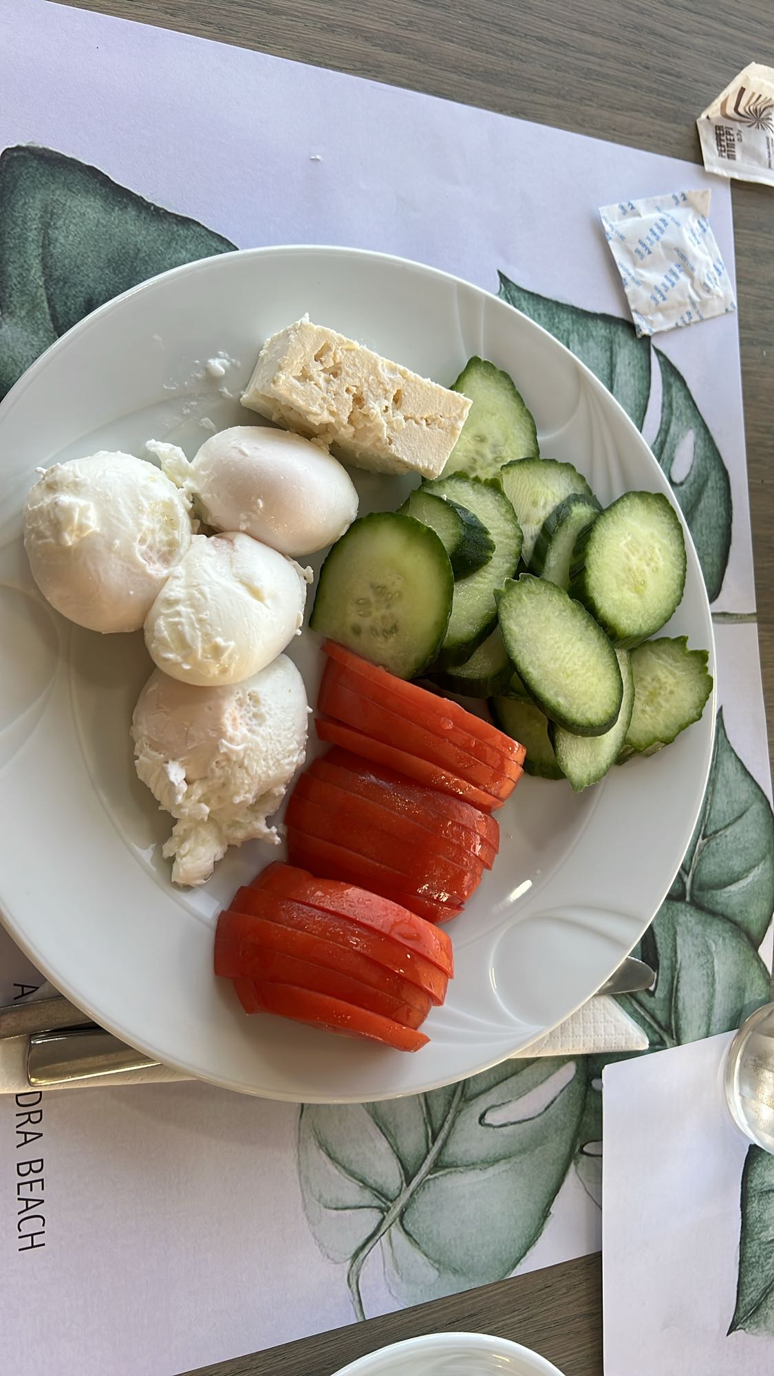 Śniadanie z warzywami i jajkami