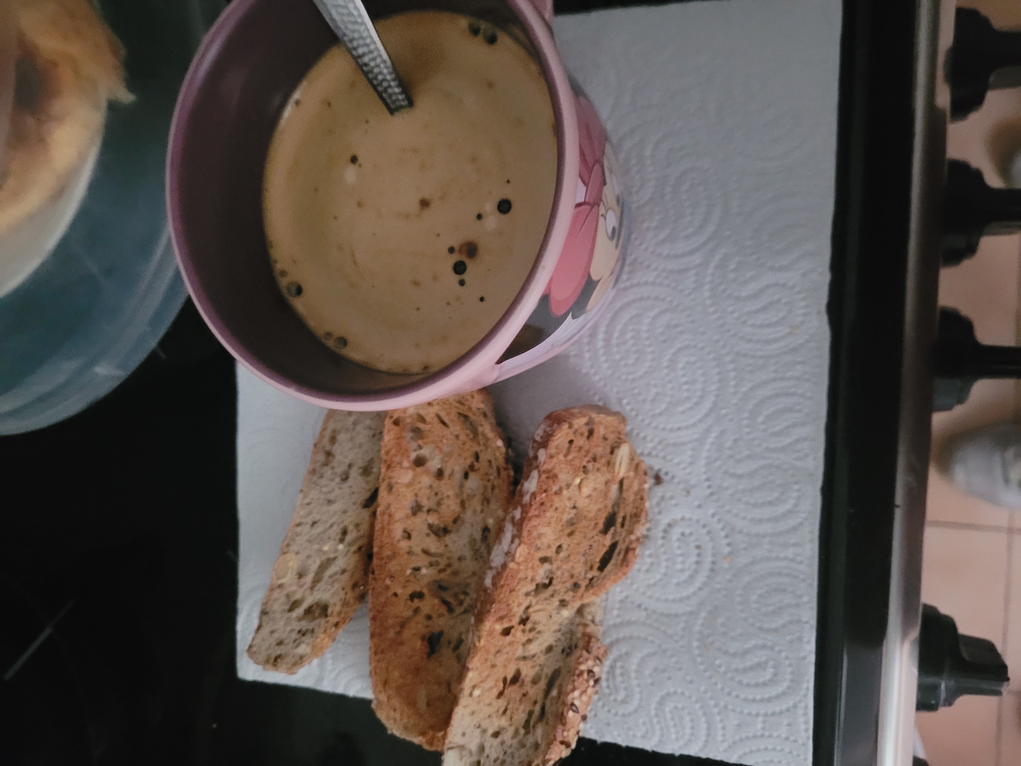 Café et pain aux céréales