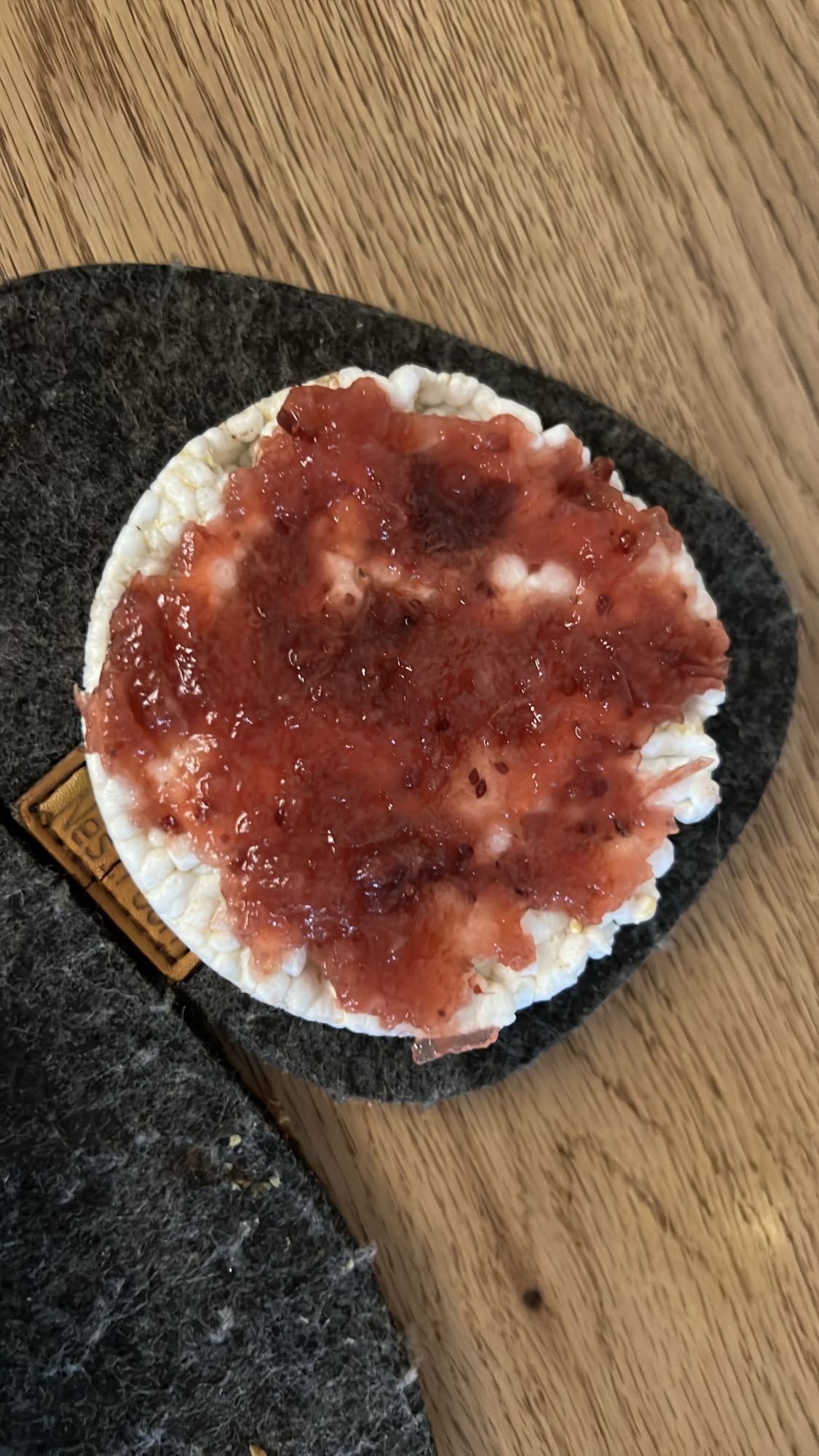 Reiswaffel mit Marmelade