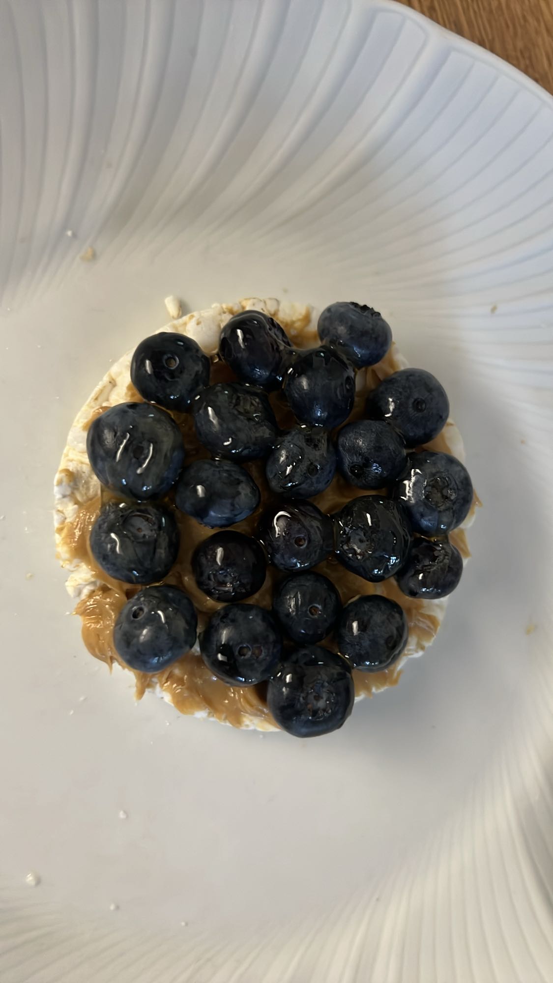 Pirinç patlağı fıstık ezmeli yaban mersinli