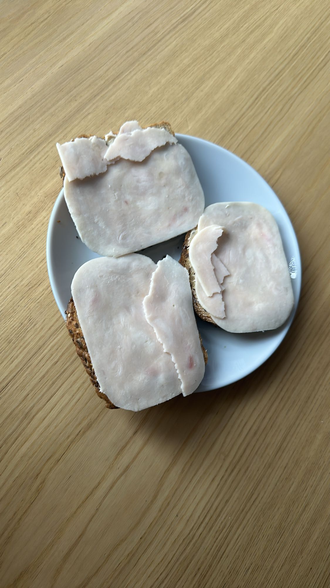 Kanapki z szynką drobiową