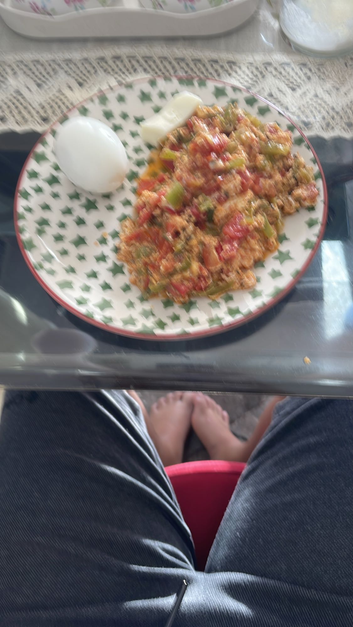 Menemen ve haşlanmış yumurta