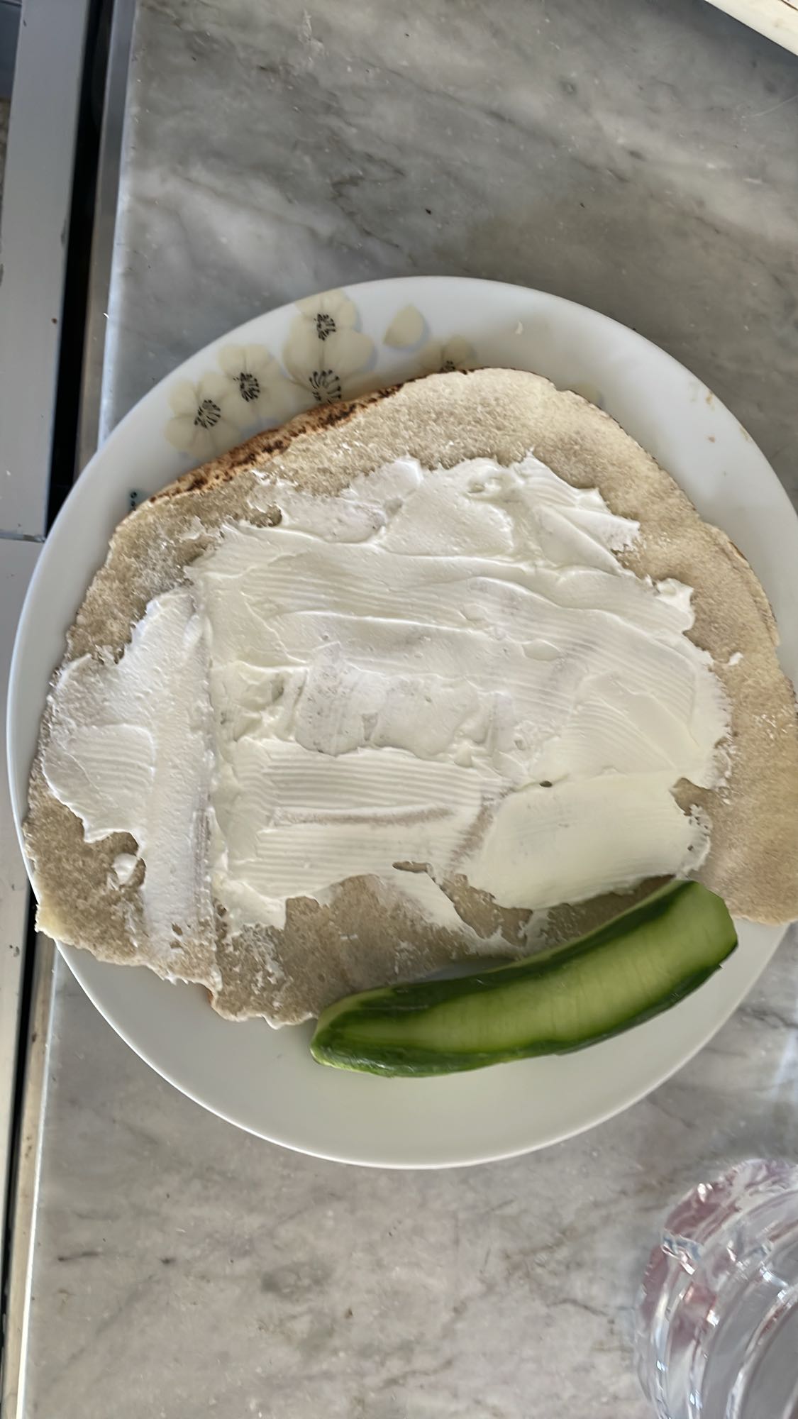Flatbread with cheese and cucumber