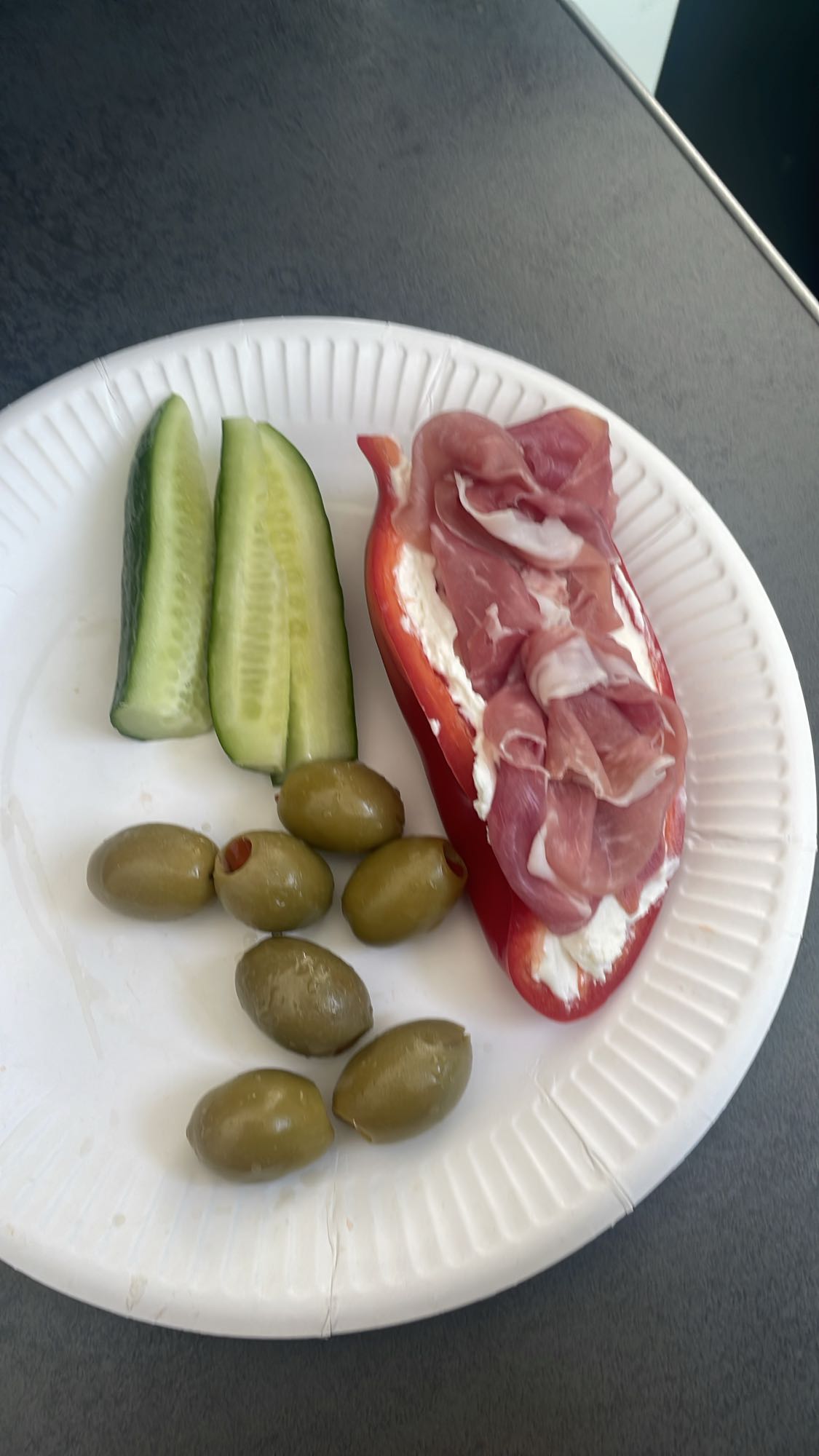 Gustare cu ardei și prosciutto