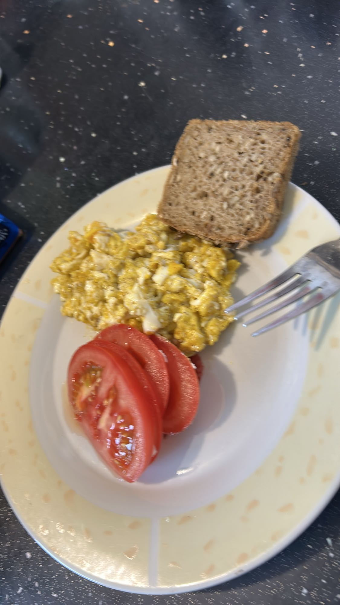 Jajecznica z pomidorem