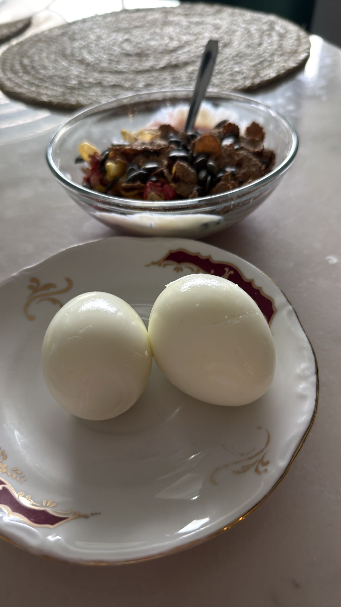 Ägg och yoghurtmüsli