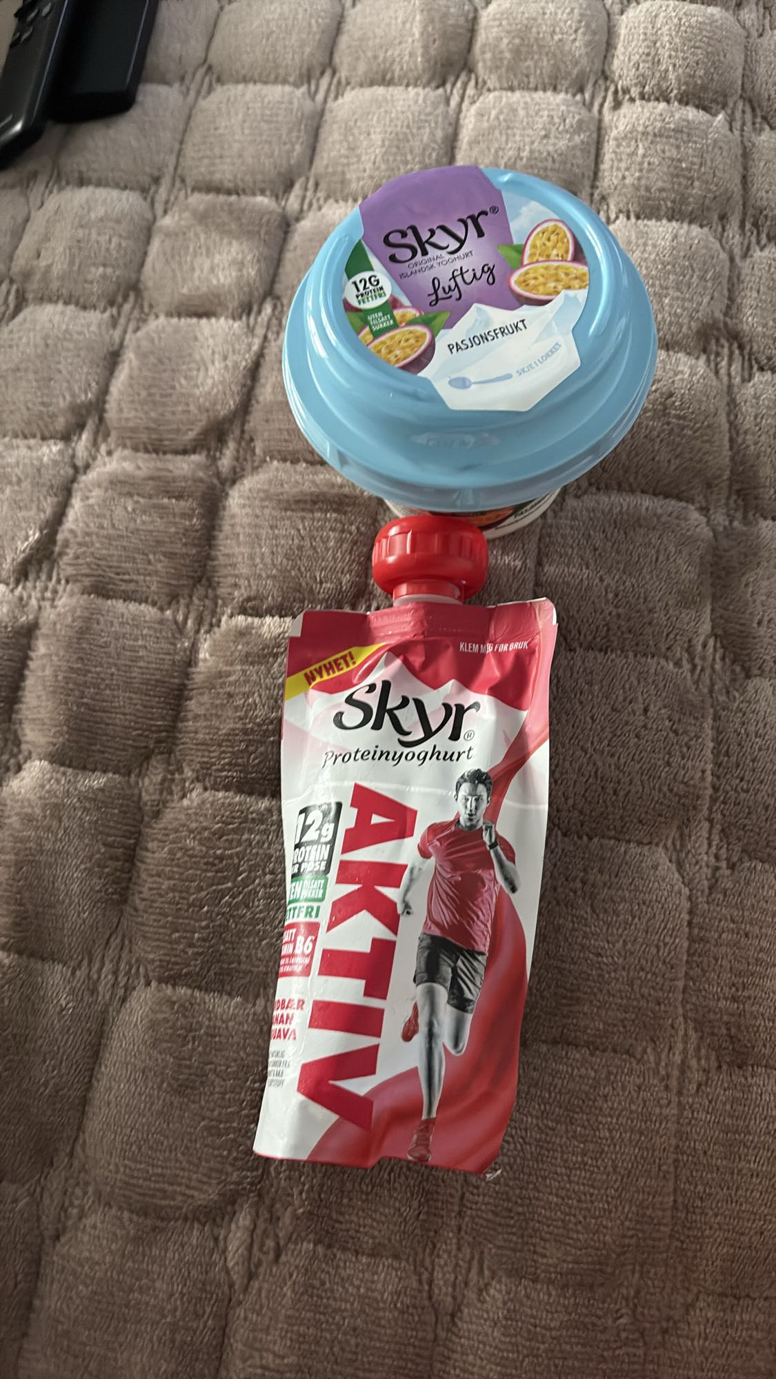 Skyr yoghurt duo