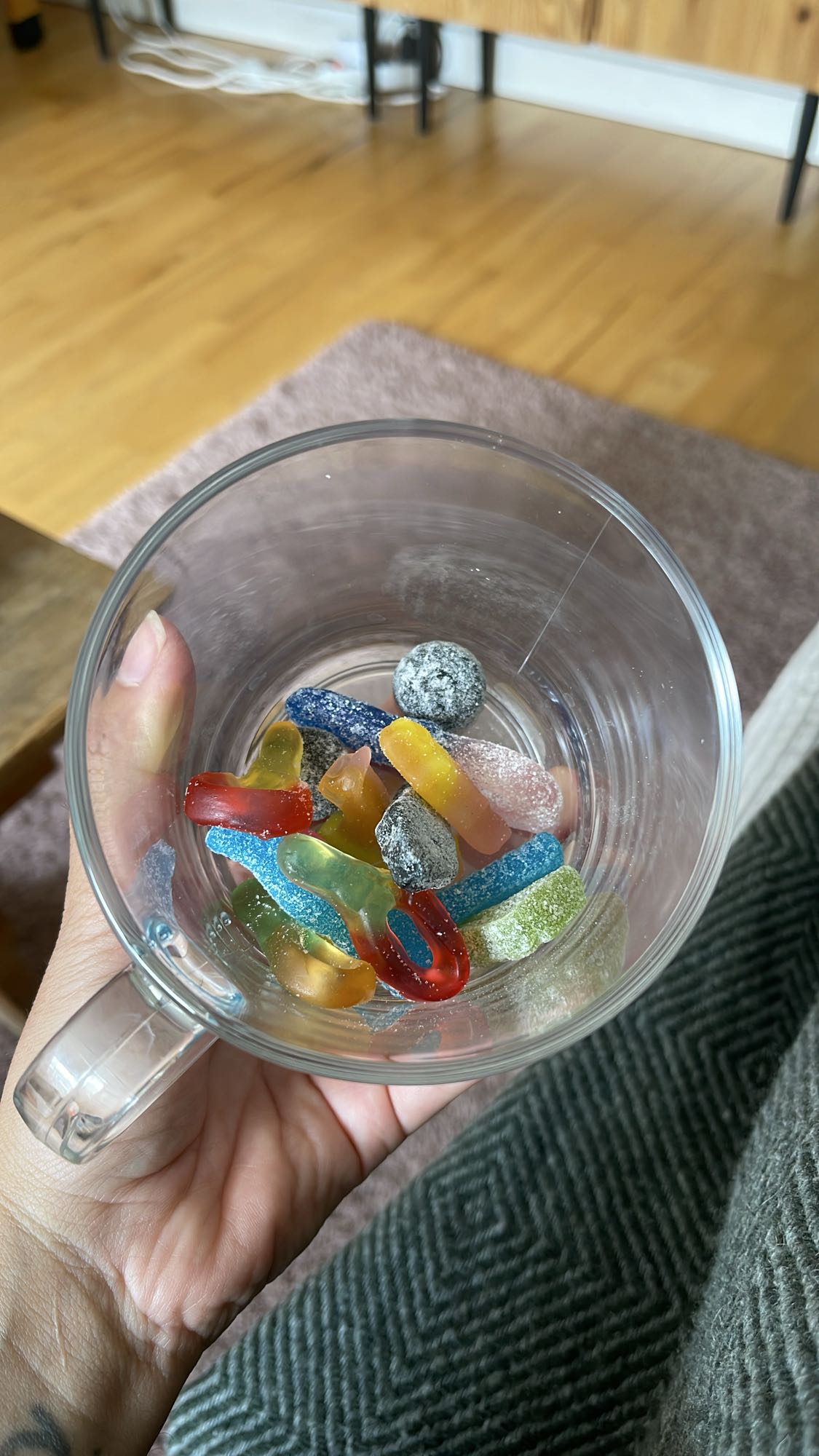 Blandat godis i kopp