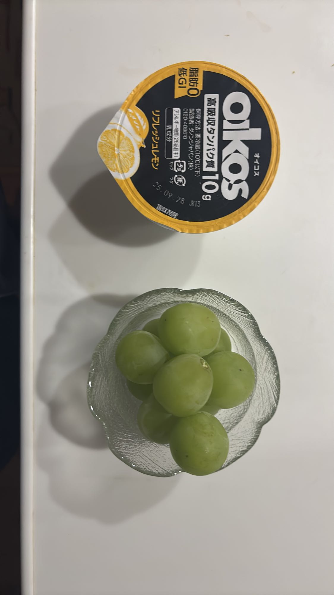 ヨーグルトとぶどう
